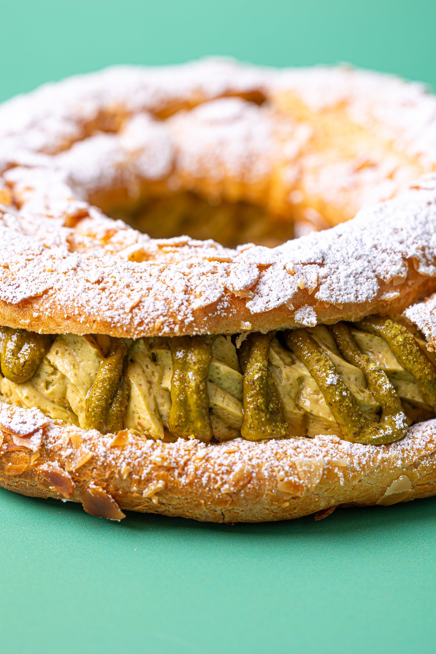 Le Paris brest à la pistache, sucre rousse, vente de gâteau paris 17eme