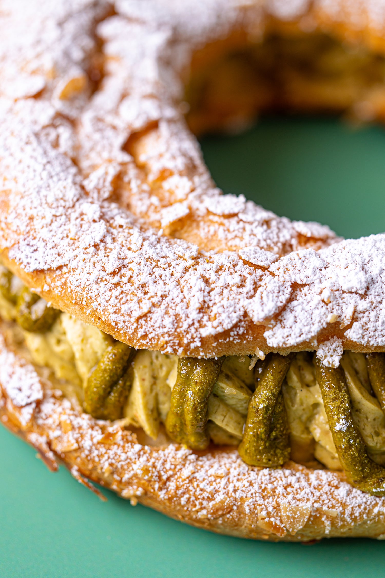 Le Paris brest à la pistache, sucre rousse, vente de gâteau paris 17eme