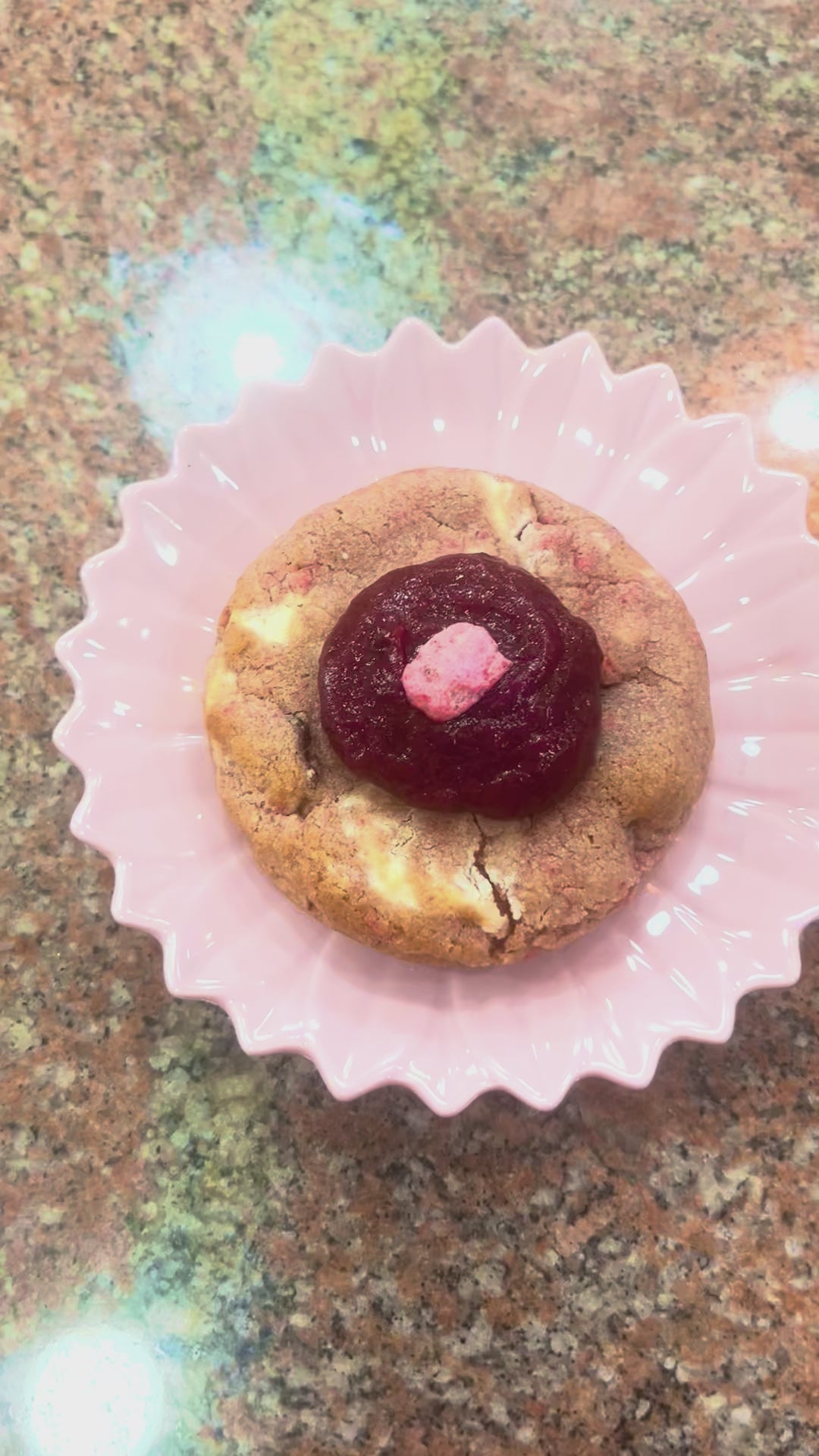 Charger la vidéo : Le cookie rose d&#39;Octobre Rose